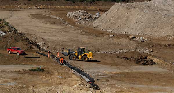 REGANTES DENUNCIAN EXTRACCIÓN ILEGAL DE ÁRIDOS