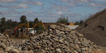 Vecinos del río Chillán aumentan presión para evitar extracción de áridos